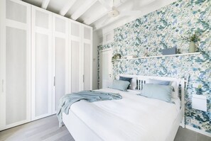 1 bedroom, desk, WiFi, bed sheets