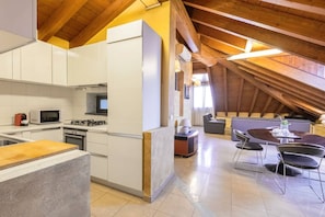 Fridge, microwave, oven, stovetop