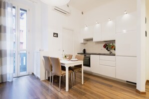 Dining - Easylife - Style & comfort gem in Bocconi area (Milano)
