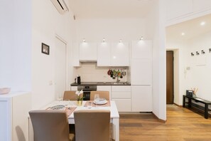 Kühlschrank, Ofen, Herdplatte, Geschirrspüler