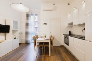 Refrigerador, horno, placa de cocina, lavavajillas