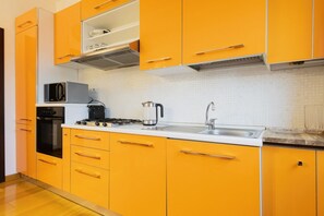 Fridge, microwave, oven, stovetop