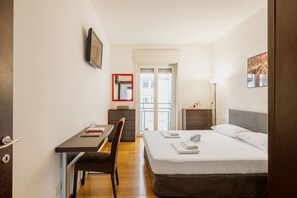 2 عدّة غرف نوم ومكواة/لوح كي وواي فاي وملاءات أسرّة