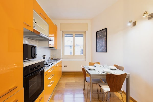 Fridge, microwave, oven, stovetop