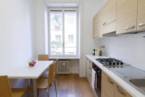 Réfrigérateur, four, plaque de cuisson, lave-vaisselle