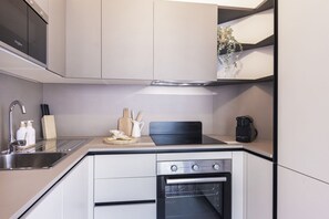 Cookware/dishes/utensils