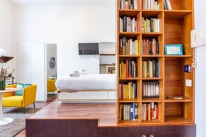 1 habitación, tabla de planchar con plancha, wifi y ropa de cama 