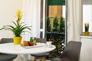 Outdoor dining - Easylife - Comfortable and Relaxing Studio in Solari District. (Milano)