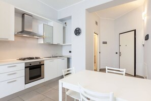 Fridge, oven, dishwasher