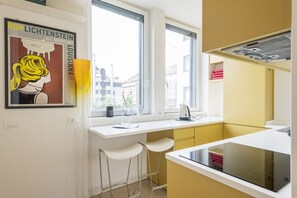 Fridge, oven, stovetop, dishwasher