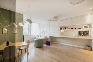 TV - Easylife - Precious Pearl in Porta Romana (Milano)