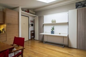Interior - Easylife - Cozy studio apartment in Navigli area (Milano)