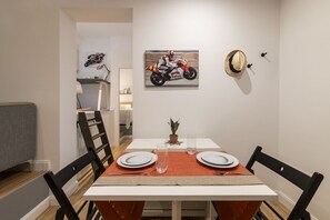 Dining - Easylife - Quiet studio near Prada (Milano)
