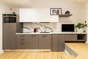 Fridge, microwave, stovetop, coffee/tea maker