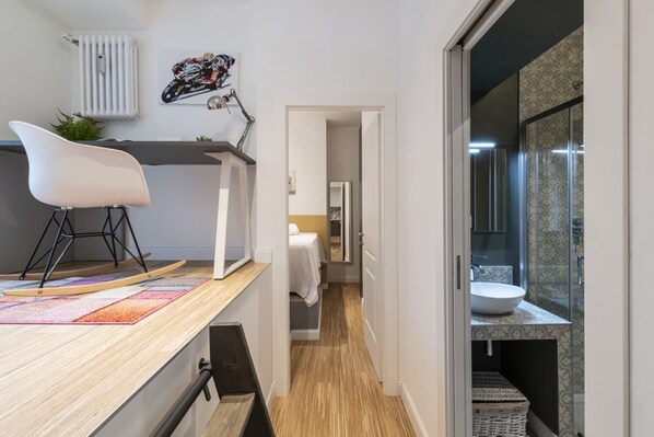 Shower, bidet, towels - Easylife - Quiet studio near Prada (Milano)