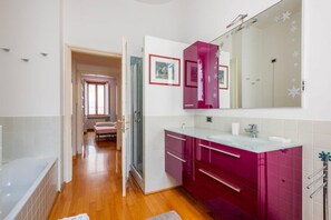 Hair dryer, bidet, towels - Easylife - Elegant apartment in Porta Venezia (Milano)