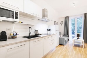 Fridge, microwave, oven, stovetop