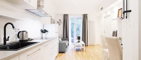 Fridge, microwave, oven, stovetop