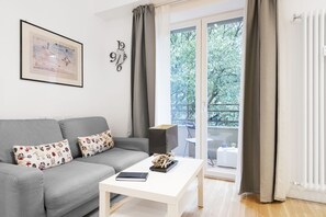 Living area - Easylife - Bright and charming flat with balcony (Milano)