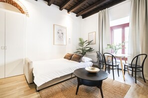 1 bedroom, internet, bed sheets