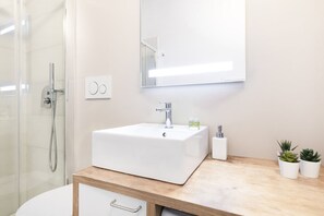 Bruser, bidet, håndklæder