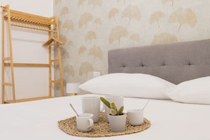 1 habitación, tabla de planchar con plancha, wifi y ropa de cama 