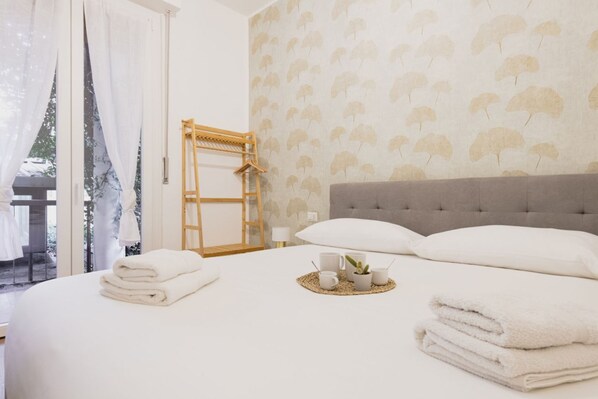 1 habitación, tabla de planchar con plancha, wifi y ropa de cama