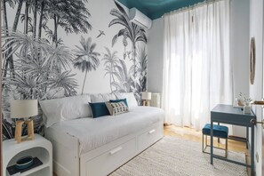 3 chambres, fer et planche à repasser, Wi-Fi, draps fournis