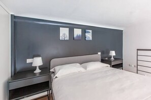 1 habitación, tabla de planchar con plancha, wifi y ropa de cama