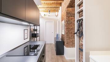 KĂŒhlschrank, Ofen, Herdplatte, GeschirrspĂŒler