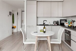 雪櫃、焗爐、爐具、洗碗機