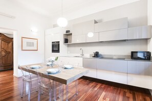 Fridge, microwave, oven, stovetop - Easylife - Oasis of comfort&style in Porta Romana (Milano)