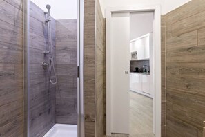 Shower, hair dryer, bidet - Easylife - Modern and new flat in Duomo area (Milano)