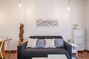 Living area - Easylife - Colorful apartment in the Porta Venezia area (Milano)