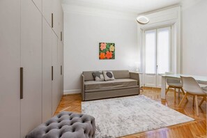 TV - Easylife - Cozy hideaway in the heart of Milan's historic center (Milano)