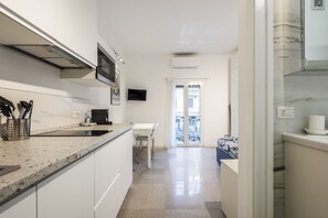 Fridge, microwave, dishwasher, coffee/tea maker - Easylife - Wonderful studio in P. romana (10 mins from Duomo) (Milano)