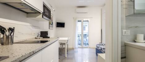 Kühlschrank, Mikrowelle, Geschirrspüler