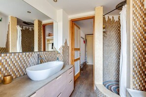 Dusche, Haartrockner, Bidet