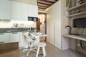 Fridge, microwave, stovetop, coffee/tea maker