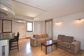 Deluxe Apartment | Living area