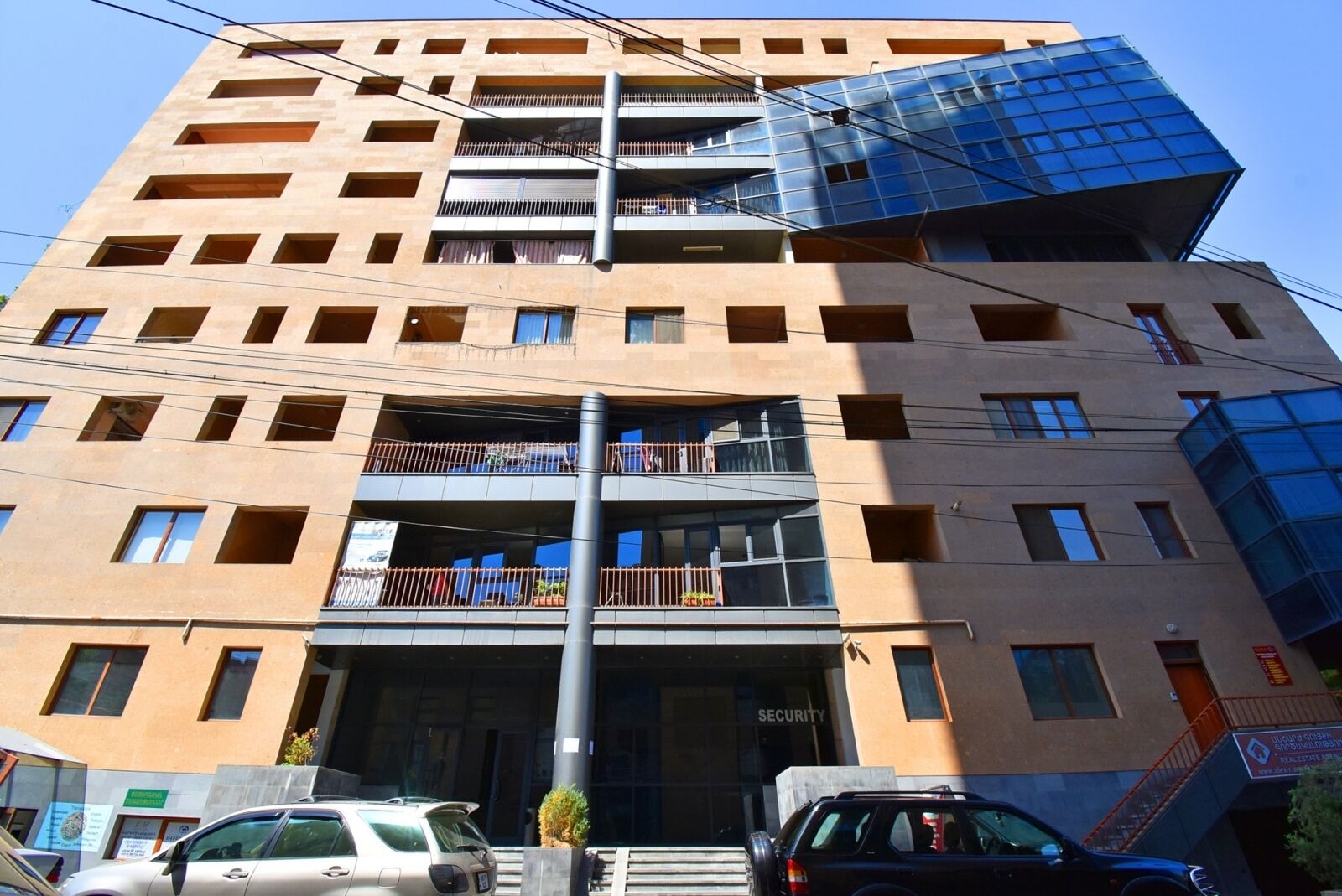 1 bedroom, hypo-allergenic bedding, desk, soundproofing