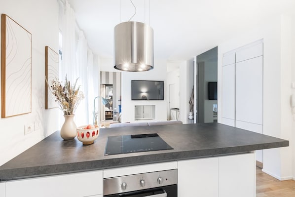 Fridge, microwave, oven, stovetop