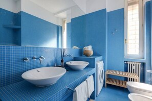 Dusche, Haartrockner, Bidet