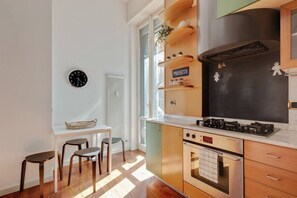 Fridge, oven, stovetop, dishwasher