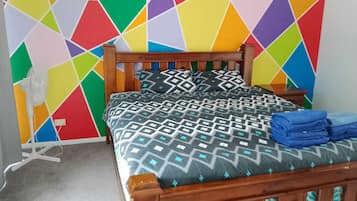 4 bedrooms, iron/ironing board, WiFi, bed sheets