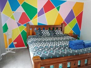 4 bedrooms, iron/ironing board, WiFi, bed sheets