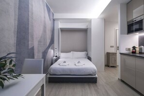 Tabla de planchar con plancha, wifi y ropa de cama 