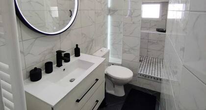 Historic Heart of Cahors!Elegant yet Cozy large 2 large bedroom apartment!
