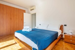 2 bedrooms, WiFi, bed sheets