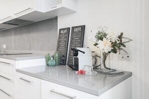 Kühlschrank, Ofen, Herdplatte, Geschirrspüler